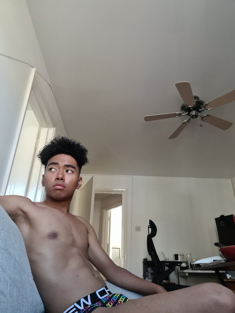 ZurinZochi's tweet photo. This heatwave, lord have mercy. 

#heatwave #gay #twink #blasian #heatwaveuk #gayboy #boy https://t.co/uHJJmWnXsC