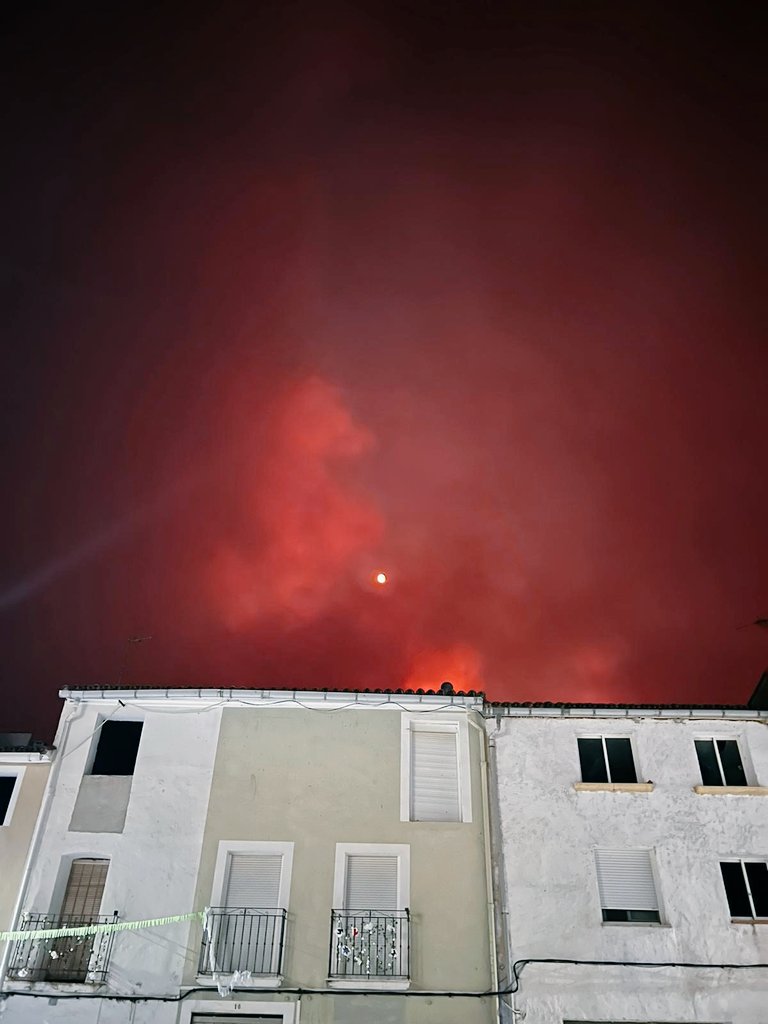 festersebo2023's tweet photo. No hi ha paraules sols impotència #incendis #Incendios #IncendiosForestales #incendioscv #112  #lavalldebo #ebo https://t.co/BJKV68OrJX