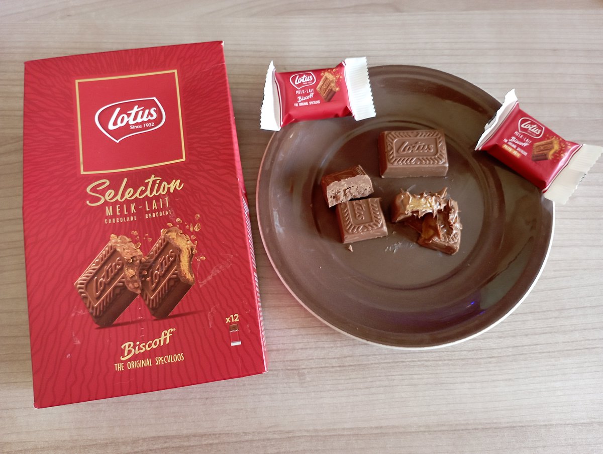 mercesori's tweet photo. Muy buenas amigos curiosos del mundo del #TeTesteo 2.0. Hoy, en Testeos sin tapujos y en menos de 1 minuto, voy a hablaros Surtido de chocolatinas Selection de @lotusbiscoffUK.
¿Te encantan los bomboncitos y las galletas Lotus? Te cuento más en: https://t.co/rFkhBfzdg0. https://t.co/tOYvBRze1M