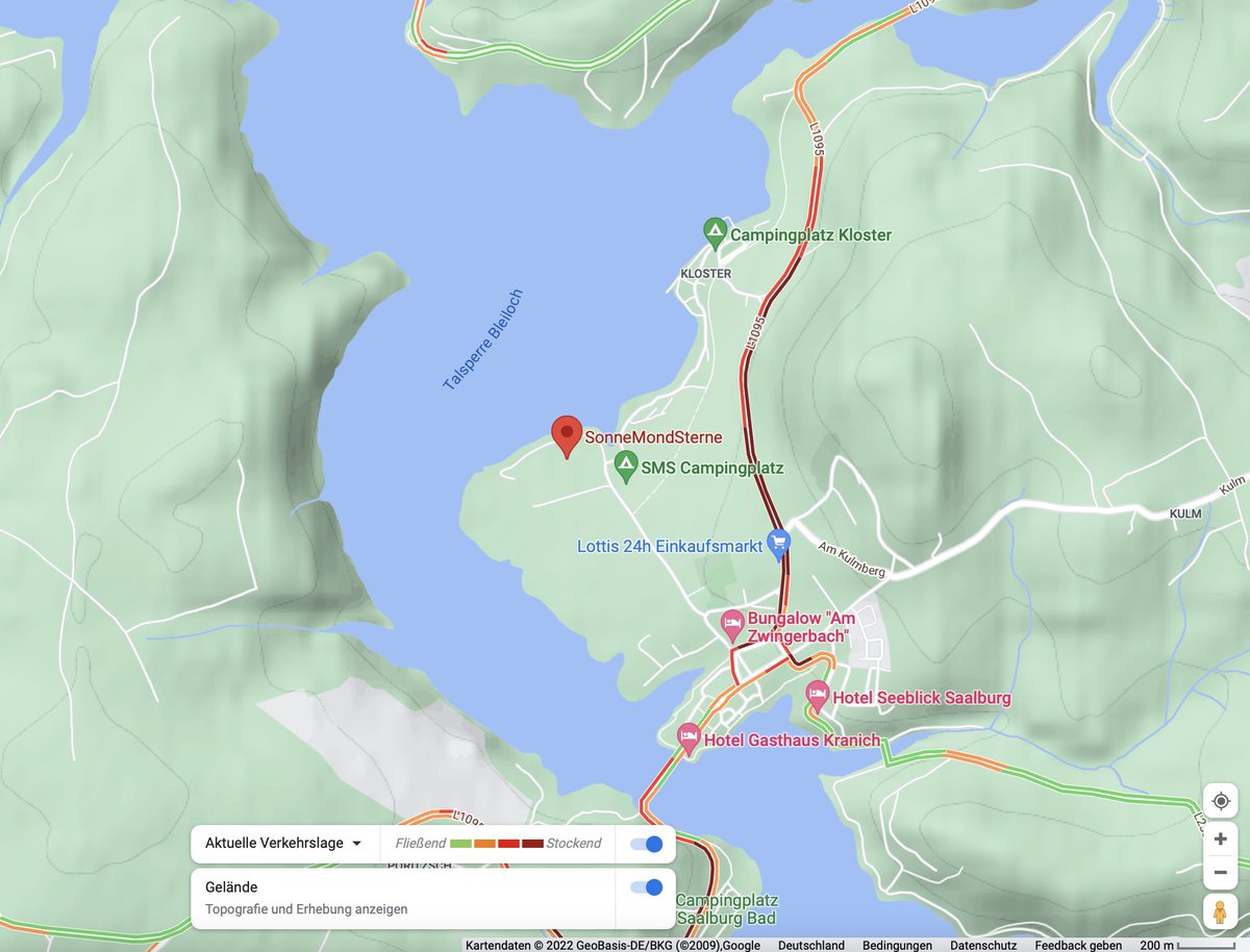 Polizei_Thuer's tweet image. Aktuell langer Stau in Richtung Schleiz / A9.

Fahre jetzt besser nach Süden und über Bad Lobenstein, um schneller auf die Autobahn A9 zu kommen.

#SMSXXIV 
#SMS2022