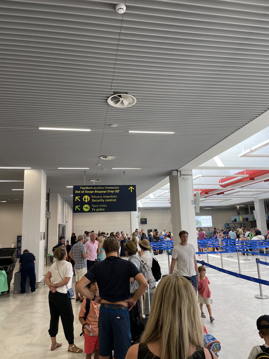 wimbywhizz's tweet photo. An utterly amazing @MarkWarnerStaff holiday. Only ruined at both ends by @British_Airways who seem to have forgotten how t run an airline during the pandemic. https://t.co/6nYKrwjPKA