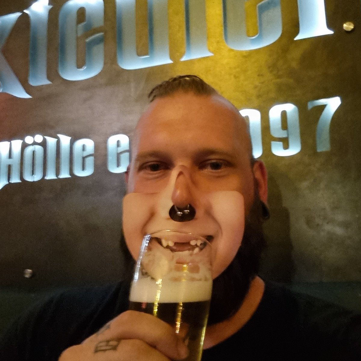 R0YDIGGA's tweet photo. Vor der Arbeit ist nach der Arbeit, und andersrum... #twitch #roydigga #twitchstreamer #twitchtv #TwitchAffliate #seeed #Wuhlheide https://t.co/uSFvgsF6Xn