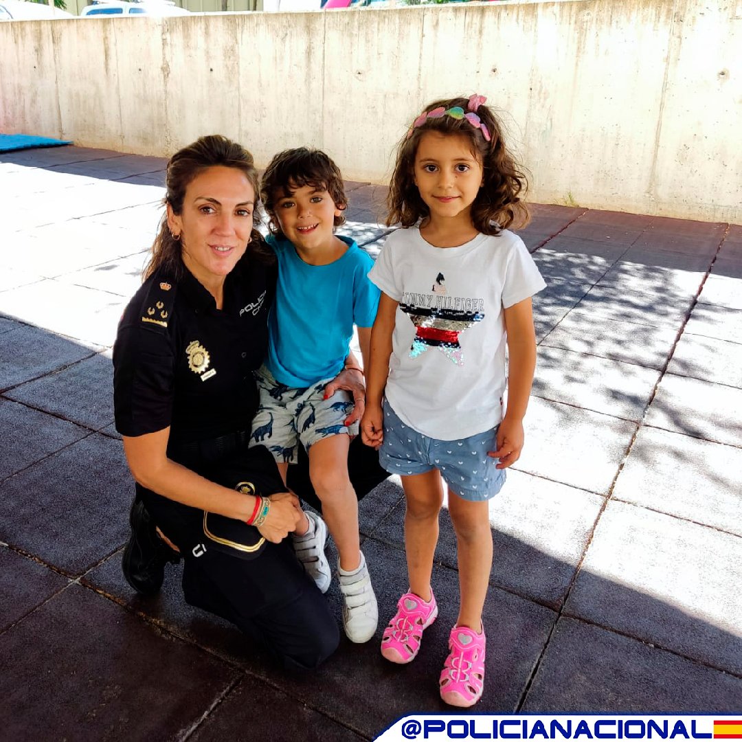 policia's tweet photo. No somos el coco, ni nos comemos a los niñ@s que se portan mal

No asustes a tus hij@s diciéndoles: "Viene la policía"

Enséñales a acudir a nosotros siempre que nos necesiten💙

 #SomosTuPolicía 👮‍♀️👮‍♂️ https://t.co/BqXfnYFlWd