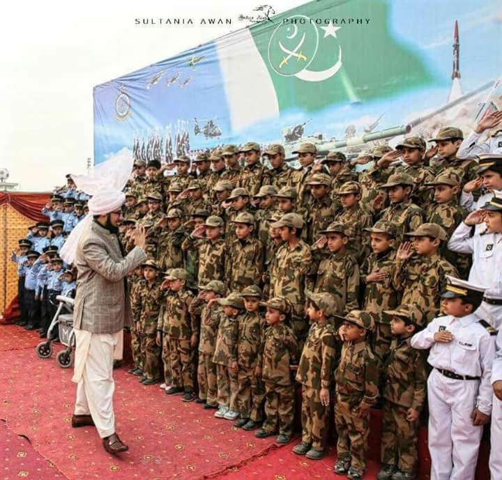 R59702577Rajput's tweet photo. #AajHaiJashneAzadi  The Great SB School♥️♥️🇵🇰♥️♥️🇵🇰♥️🇵🇰🇵🇰 https://t.co/F8nQYwrc4y
