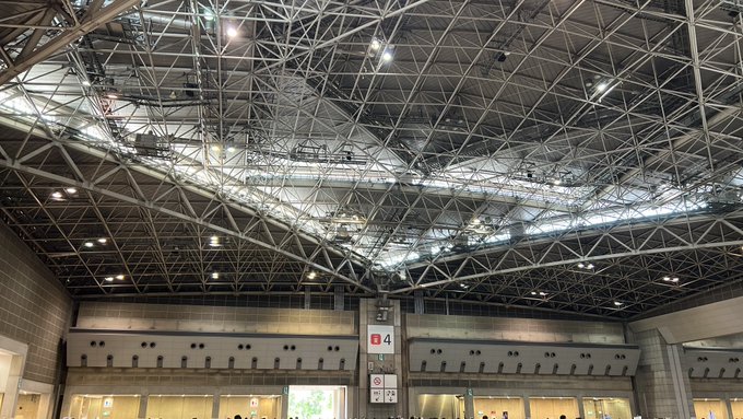 ただいま帰宅しました。来ていただいたみなさま。ご挨拶いただいた皆様。ありがとうございました。花の香りがほのかに香る素敵なコミケでした。 