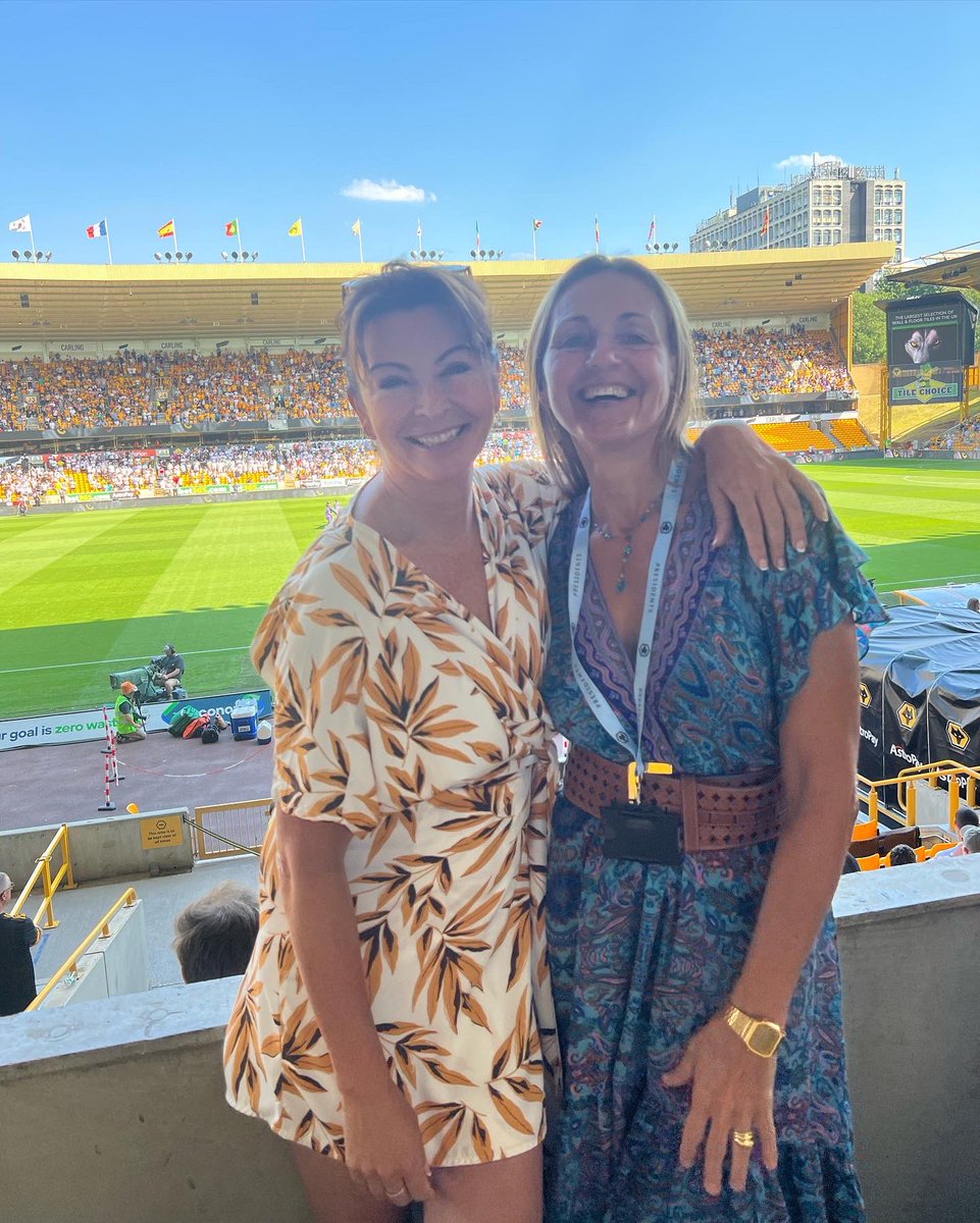 suziperry's tweet photo. To all the friends that keep it rollin’ 🧡🖤🧡🖤 https://t.co/mdnQusNEHy