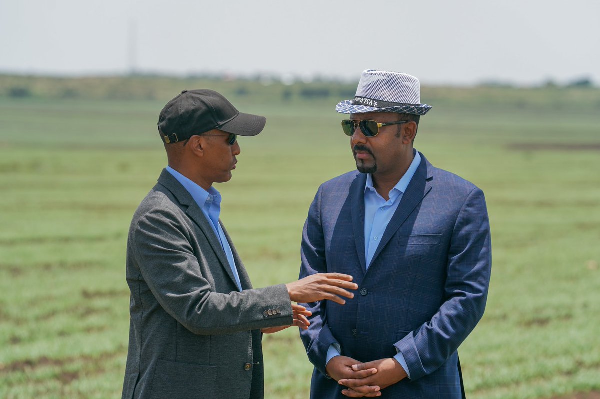 AbiyAhmedAli's tweet photo. Somali region cluster farming output is remarkable. We reviewed the Fafen zone wheat belt today on which more than 127k hectares of wheat is being farmed, with expectation of more than 8mil quintals to be harvested. This is an example of productivity in prior forgotten areas. 1/2 https://t.co/RvGCilR6WN