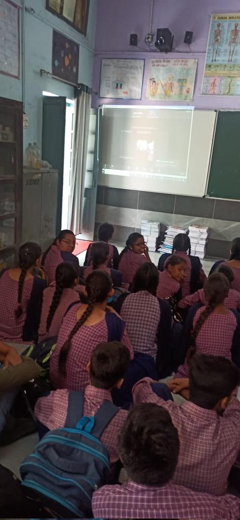 Debasish_29's tweet photo. Surf smart 2.0
BSG digital smart generation
Training session with school students and scout Guides
35 no of Student attended this session 
#bsgindia
#BSGDSG 
@Darshana031 @bsgnhq @HWHV_India https://t.co/tSpOrFojy0