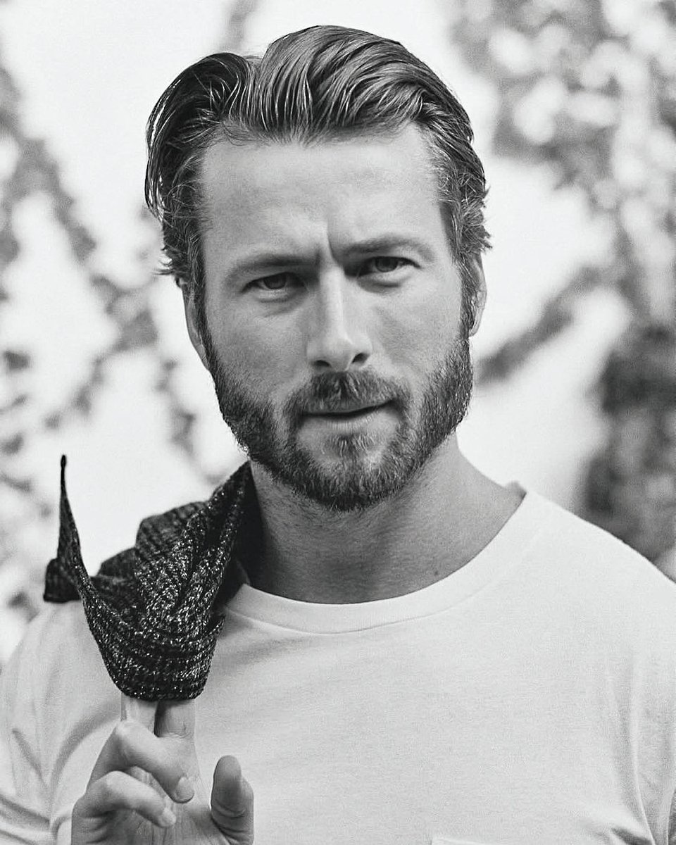 Glen Thomas Powell Jr. 글렌 토마스 파월 주니어 1988년 10월 21일 미국 텍사스 주 오스틴 태생 키 183 cm 배우이자 작가 프로듀서이기도 함 2011년 《J.A.W》라는...