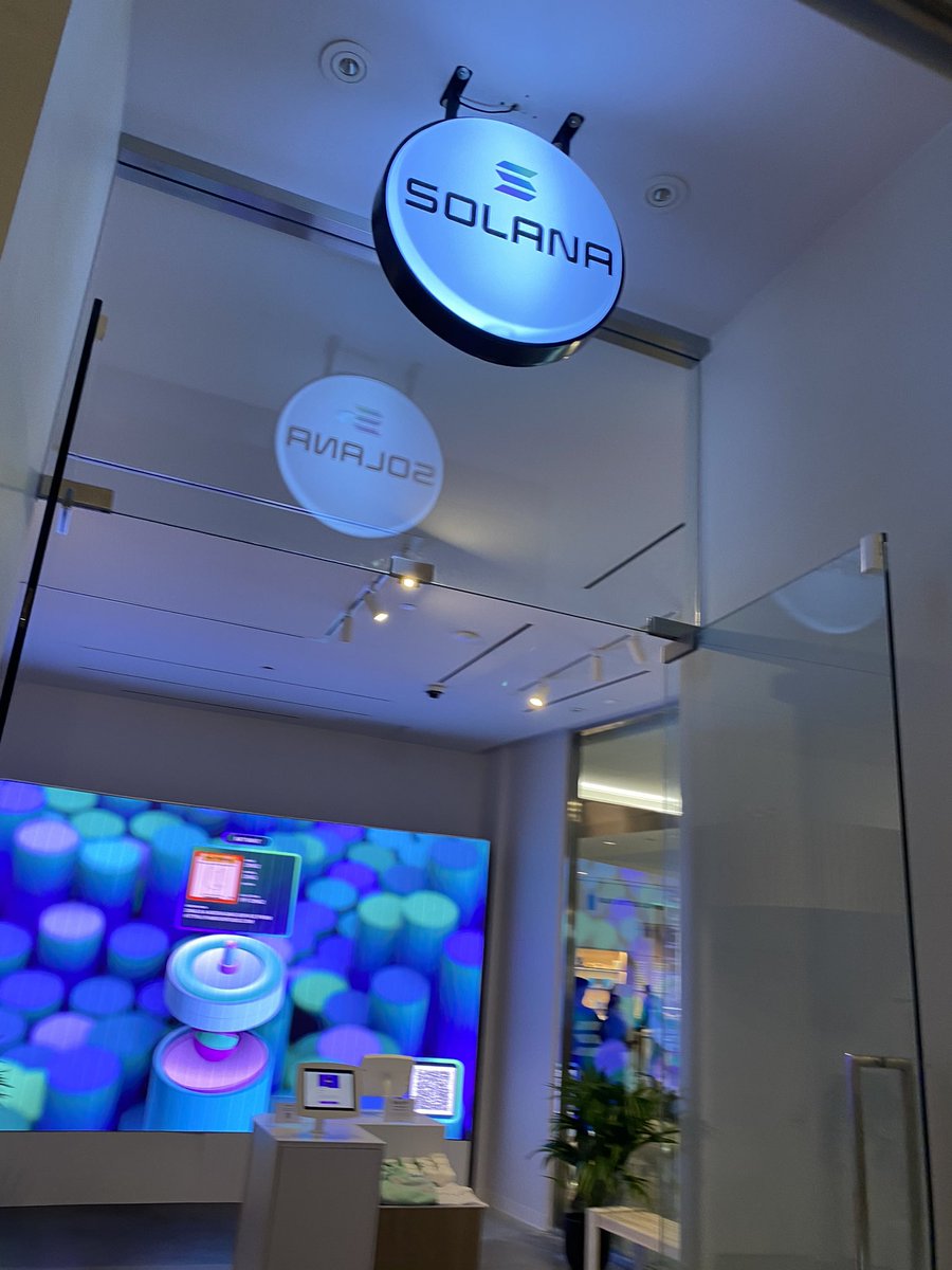 adamksf's tweet photo. Went to @solanaspaces today! So much fun. #SolanaNFT @DegenApeAcademy https://t.co/0ndQB0gjPR
