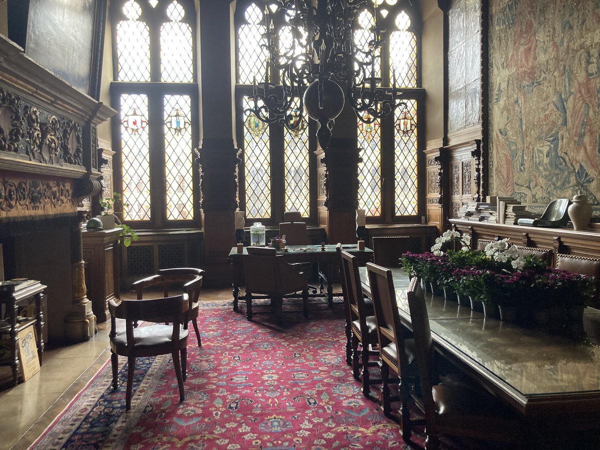 euro_tour's tweet image. ブリュッセル(ベルギー)。
本日の風景より②
市庁舎。四枚目は、バルコニーからの眺め。