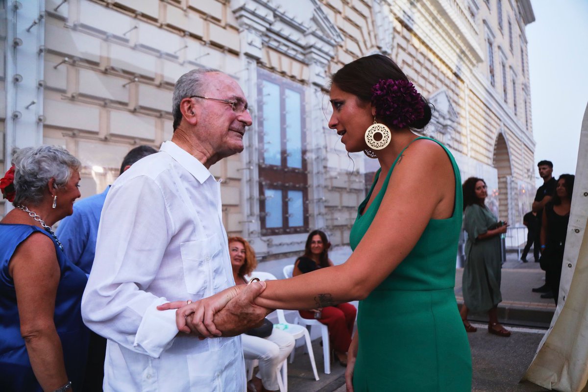 Qué inmensa alegría, tres años después, volver a celebrar nuestra Feria de agosto, reencontrarnos todos en el centro histórico y en el Real de Cortijo de Torres. Divirtámonos con responsabilidad y orgullo por nuestra maravillosa ciudad. ¡Viva #Málaga! <a href="/feria_malaga/">Feria de Málaga</a> FTP