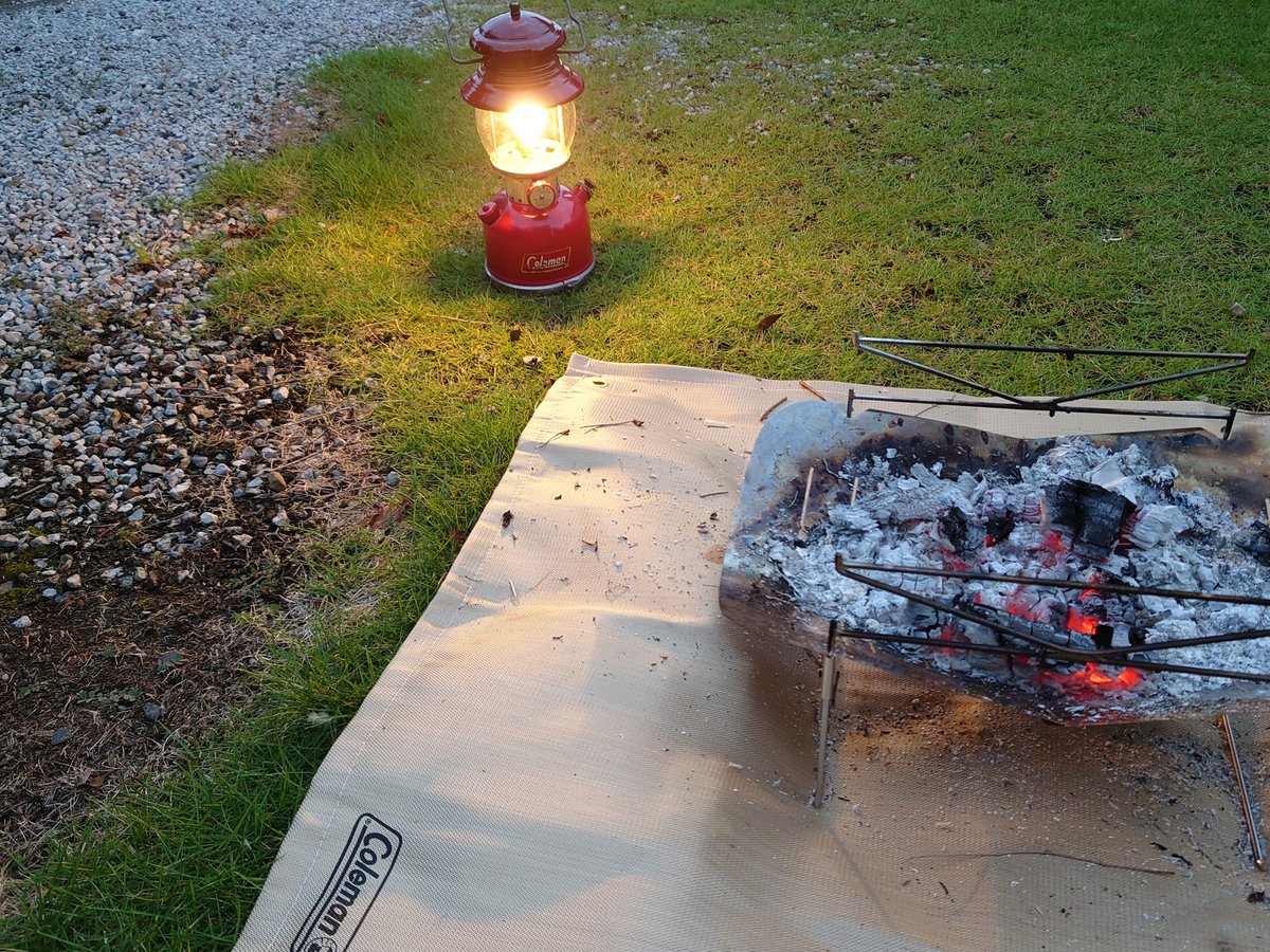 8I1eoMRF5lENS2g's tweet image. ランタンの明かりがまぶしい

#ランタン　#コールマン　#200a  #コールマン200a #まぶしい