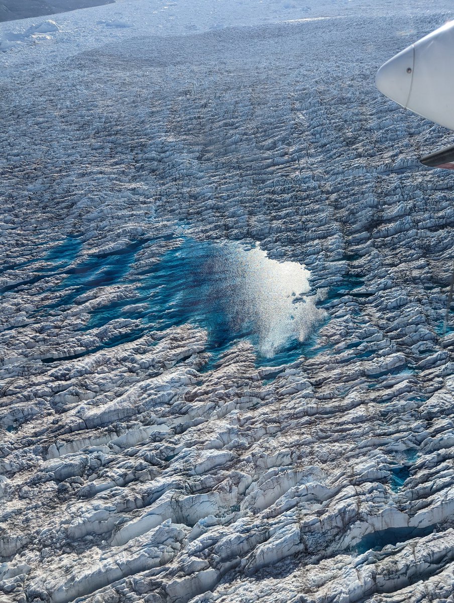 Pretty epic ride over the Ice Sheet and Jakobshavn - a glacier that drains nearly 7% of the Ice Sheet and has receded the same in the last 50years, compared to the prior 2,000. Rhewlif yma'n unig yn cyfrannu'n helaeth i newid yn lefel y môr