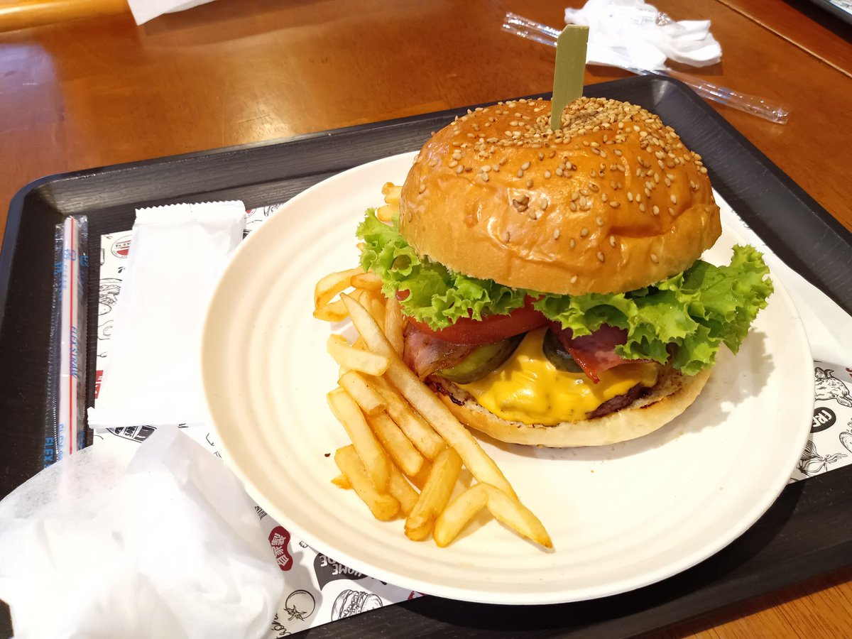 HtashiroW's tweet photo. ここのバーガーうまいしデカいな！
メニューの写真通りのものが出てくるぞぃwww

#マック　#バーガー　＃ポテト　#バーガーヤ
バーガーヤ Burger’ya
0276-55-6955
https://t.co/JyqWv87055 https://t.co/ngz82NBz0R