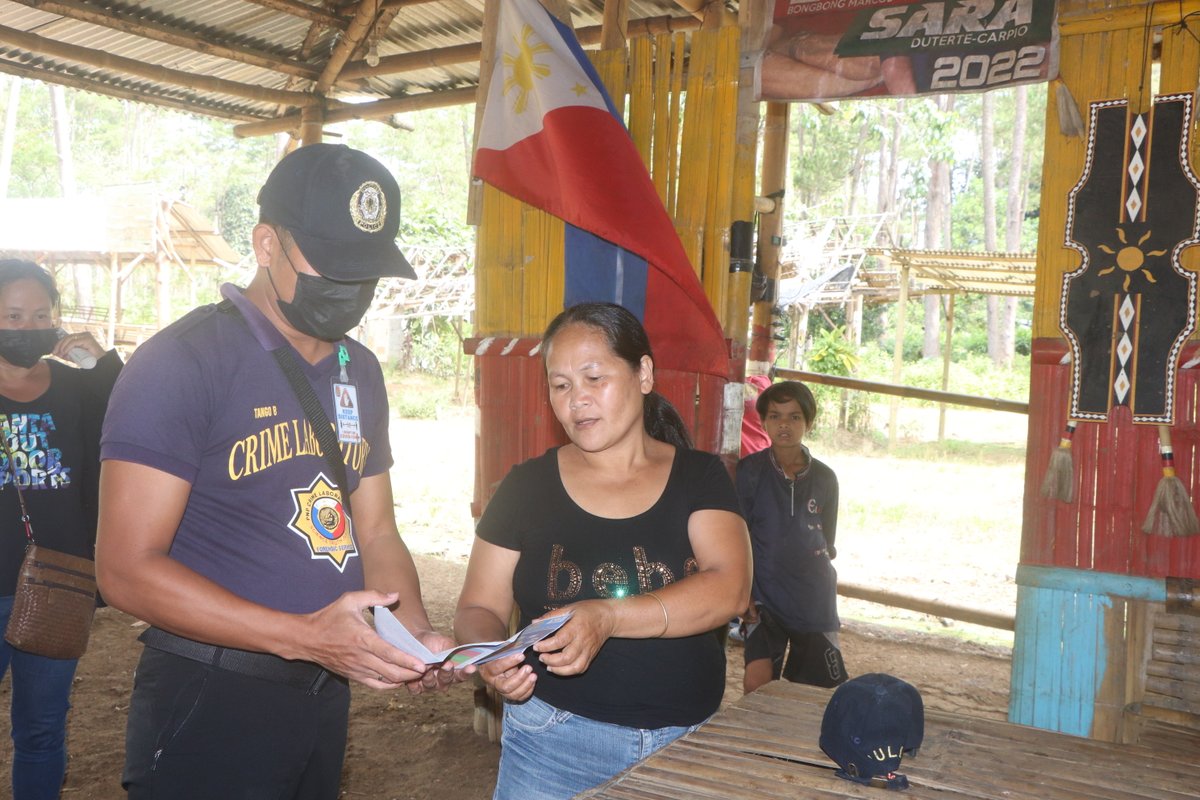 bukpclo's tweet photo. RFU10-BUKPFU
On August 14, 2022 personnel of this Office with the supervision of PMAJ KINTHUR E TANDOG, OIC BUKPFU, conducted information dissemination thru distribution of IEC materials regarding on the importance of crime scene preservation in crime scene investigation. https://t.co/L2AiCXMGV2