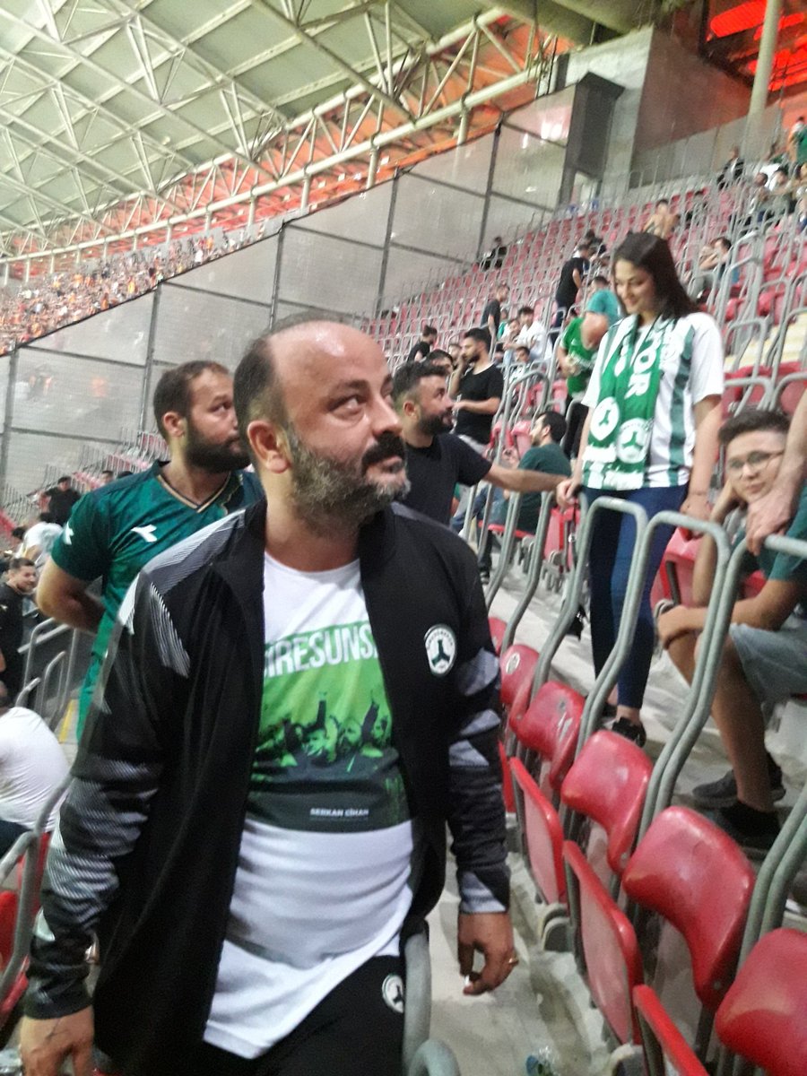 MuratGndgdu2828's tweet image. Degerlerimizle degerimizii izlemeye geldik istediğimizi aldik helal olsun #TOPAL OSMAN AGA TORUNLARI 
#GIRESUNSPOR