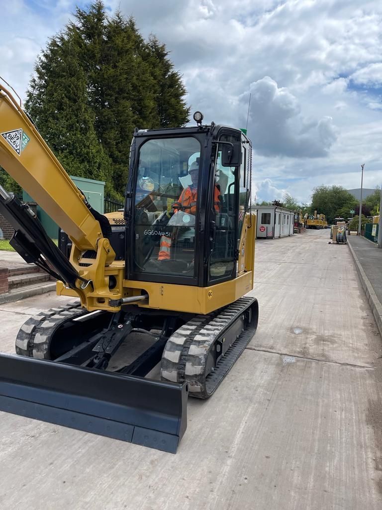 FinningNews's tweet photo. Another day, another happy customer!
This Cat® 306 was recently delivered to Lee Sinclair, who will be putting it to good use in #Pembrokeshire!
Make sure to share your photos with us using the hashtag #FeaturedByFinning!
#Excavator #LetsDoTheWork #HappyCustomers https://t.co/BtlfGK5qZD