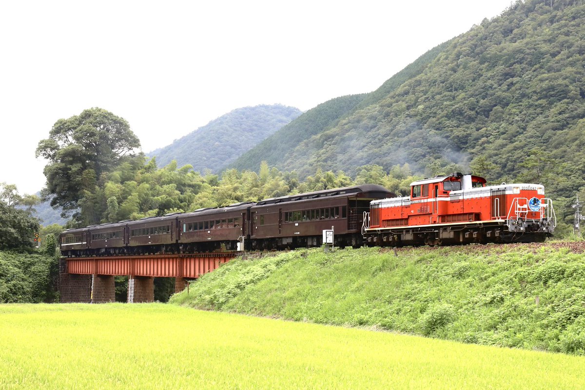 今回初めて長門峡で撮影したけどここめっちゃいいね
またSLが復活したら絶対またここに来よう。
DLやまぐち号もカッコいいよね。