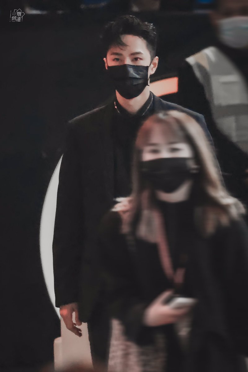 nahz_oaix's tweet photo. so 2021 weibo night jiejie is really a staff of wyb??? the same one who also went to xz? https://t.co/30F2NpWrQw