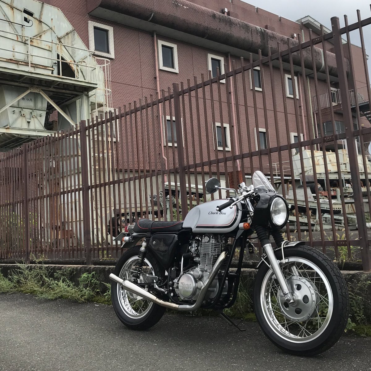 bsasr400's tweet photo. 誤解される一言。やっぱり、ビキニえ〜な〜。
カウルの話ね。
#sr400 #sr500 #bsasr ＃カフェレーサー https://t.co/R0UPQepJaz