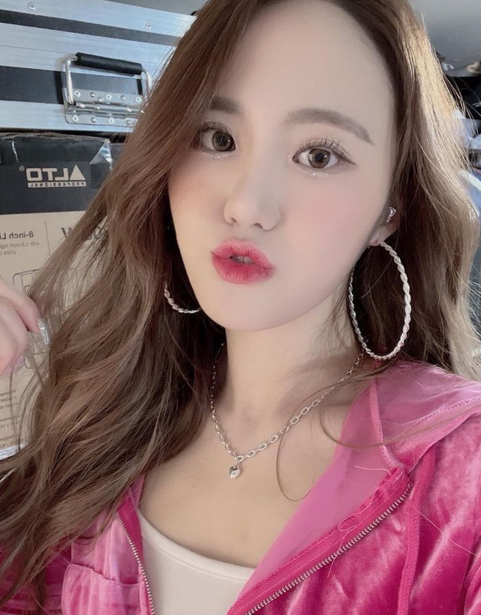 KpopGirlzBands1's tweet photo. #N_Day es un nuevo grupo de chicas de la empresa RJ Entertainment que debutará en la segunda mitad de este año. Formado por #Bada (ex miembro BabyBoo), #Miso, #Joo y #Sera respectivamente.
Su concepto es sexy y se dice que está inspirado en SISTAR
https://t.co/thi1mTCWYX https://t.co/juUuOxrMQj