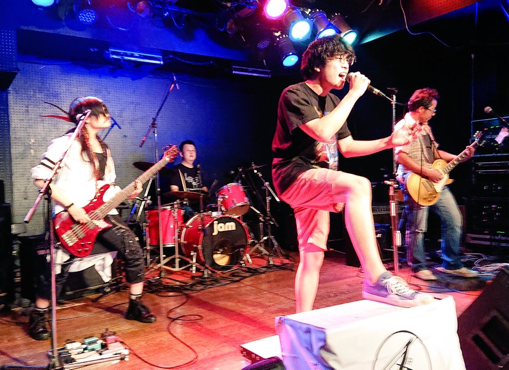 dildo_kokuoh's tweet photo. AGURIAIR
20年前のバンドメンバー、
リュウジ(ドラム)
お互いよく続けてた！感動した！

#explodingblood
#爆血 https://t.co/WKc8FgGExK