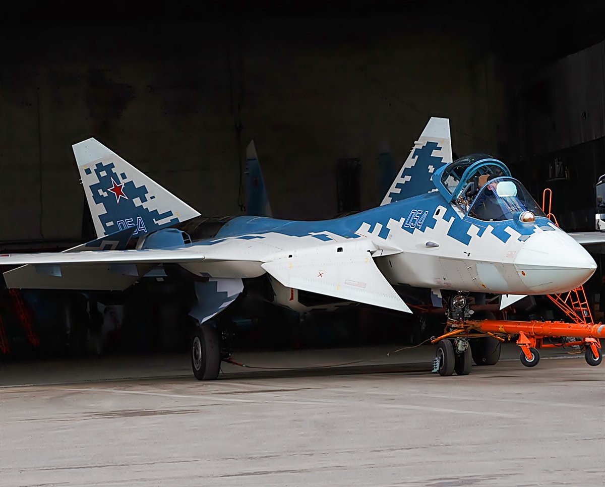 Истребитель 5-го поколения Су-57