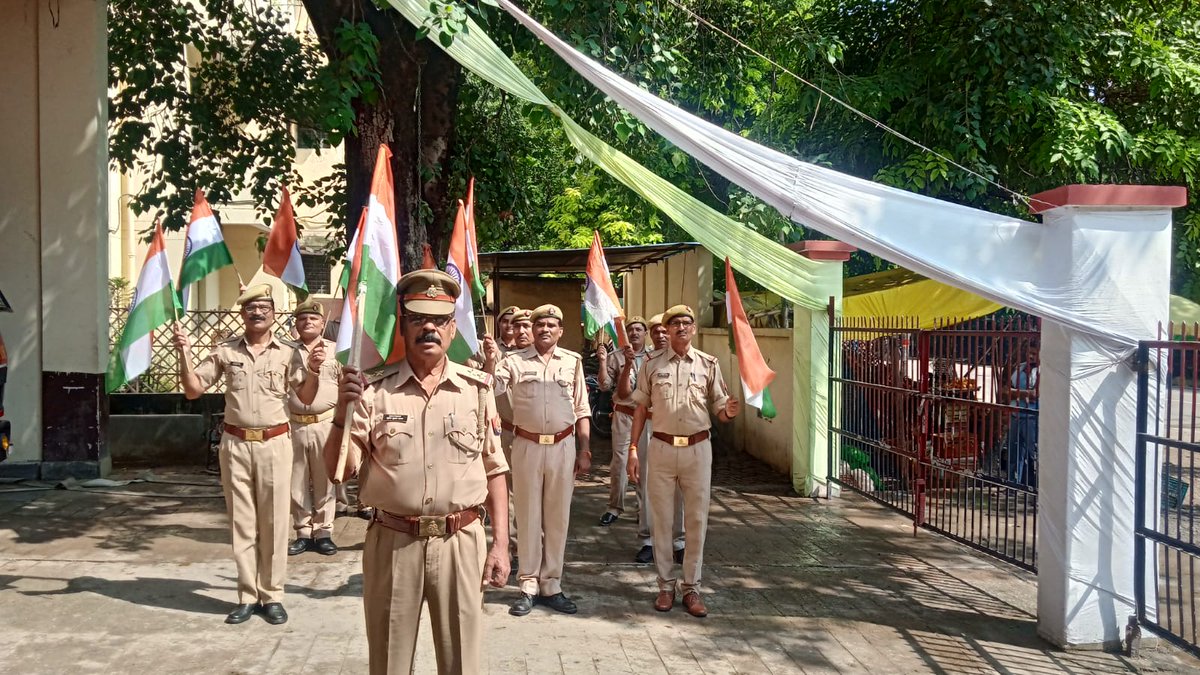 FireHmr's tweet photo. @fireserviceup @hamirpurpolice 
#HarGharTiranga #UPPForTiranga https://t.co/GHM4viHMsY