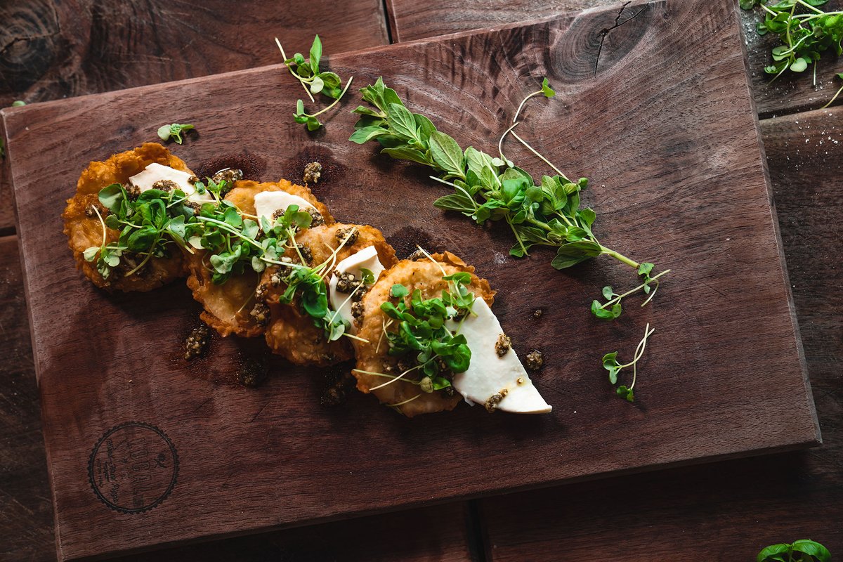 localpiehhi's tweet photo. The perfect blend of Southern soul food and Italian classic cuisine. The Fried Green Tomato Caprese! 

#hiltonhead #hhi #hiltonheadisland #localpie #pizza #lowcountry #eatlocal #supportlocal #woodfiredpizza #southcarolina https://t.co/MvKVyRpwlv