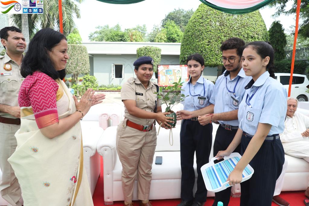 MSMSDelhi's tweet photo. 🇮🇳 #IndependenceDay2022 🇮🇳

#AzadiKaAmritMahotsav

#MSMS celebrated #IndependenceDay on with magnificence &amp; grandeur.

The Chief Guest was @AcpGarima, IPS, @DelhiPolice. She motivated sts. to be responsible citizens of the country. 

MSMS wishes everyone #HappyIndependenceDay . https://t.co/yBSjjTVxIG