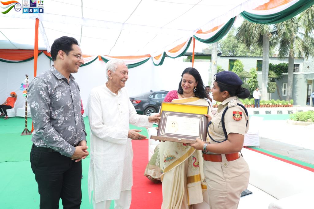 MSMSDelhi's tweet photo. 🇮🇳 #IndependenceDay2022 🇮🇳

#AzadiKaAmritMahotsav

#MSMS celebrated #IndependenceDay on with magnificence &amp; grandeur.

The Chief Guest was @AcpGarima, IPS, @DelhiPolice. She motivated sts. to be responsible citizens of the country. 

MSMS wishes everyone #HappyIndependenceDay . https://t.co/yBSjjTVxIG
