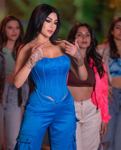 ALXBEBOOOOOO's tweet photo. 😍 #هيفاء_وهبي 💘
تبهرنا💕 ب إطلالاتها💙
 في كليب #تيجي 🎧
@HaifaWehbe 🎤
https://t.co/e5Y1zT4FHa https://t.co/qOUNFRWFKi