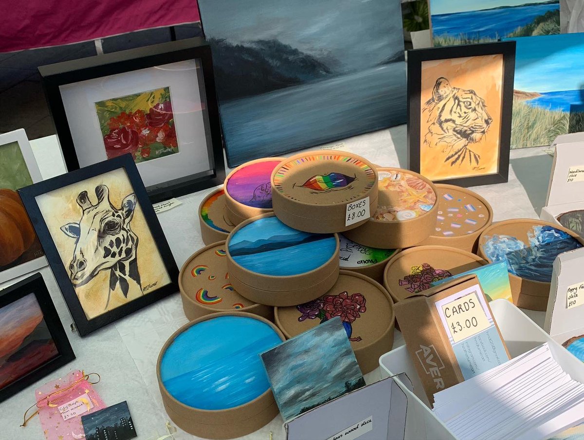 HeatherArt's tweet photo. All set up at the market place for today’s young trader’s market 💛 Come down and say hi! 

#market #belper #girlsthatmakestuff #derbyshireartist #acrylicpainting https://t.co/VHGucCXoGA