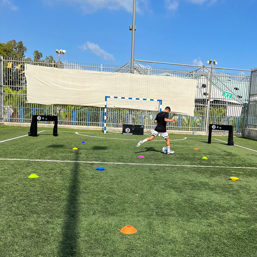 ESA_UK's tweet photo. Celtic Football Club's Liel Abada, during pre-season training at the AFEX Academy in Israel, with our Wireless Circuit.
We want to wish Liel and Celtic, the best of luck for today's match against Kilmarnock.
#esaWIRELESS #esaNETWORK https://t.co/wEIKurpjj5