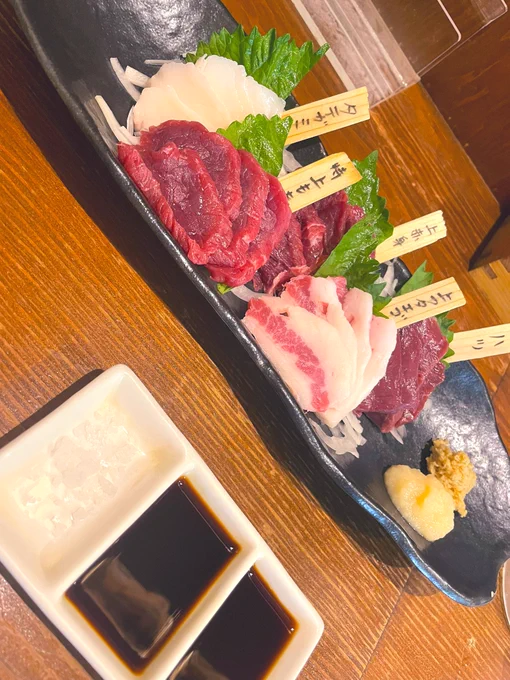 今えいとめっちゃかわいいぜ〜帰りに1人で馬刺し食べてきた分けっこせず独り占めできる肉サイコーだぜぇー𓆉 