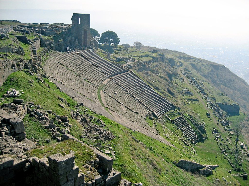 DrNWillburger's tweet photo. For #AncientSiteSunday the #Hellenistic theatre at Pergamon, #Turkey, built in the 3rd century BC, alterations were made in the #Roman period. It's one of the steepest known ancient theatres. The capacity was about 10,000 spectators.

Photo: C. Bredfeldt
 
#Archaeology https://t.co/GVRO3qP9G1