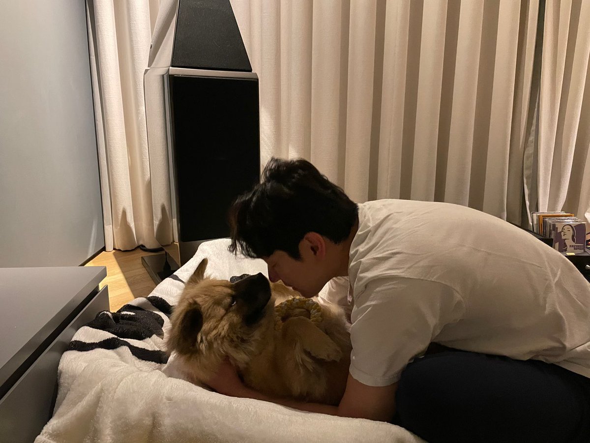 cswksc's tweet photo. 🐶

#조승우
#김성철 https://t.co/UmVe3h51bk