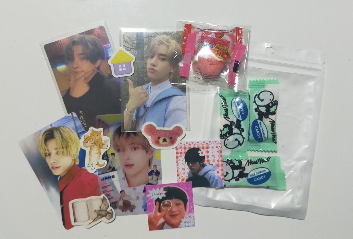 GenoL33's tweet photo. AAA Thank you sm @jakeprio_! Jake came home safe and sound <333 The freebies are also so cutee! I didn't expect the stickers and pcs until I opened the pack with the candies 🤧🤧 Both @shnjakee and I are happy with our purchase! 🥰💖 #boughtfromjas https://t.co/STqj0pPj7s