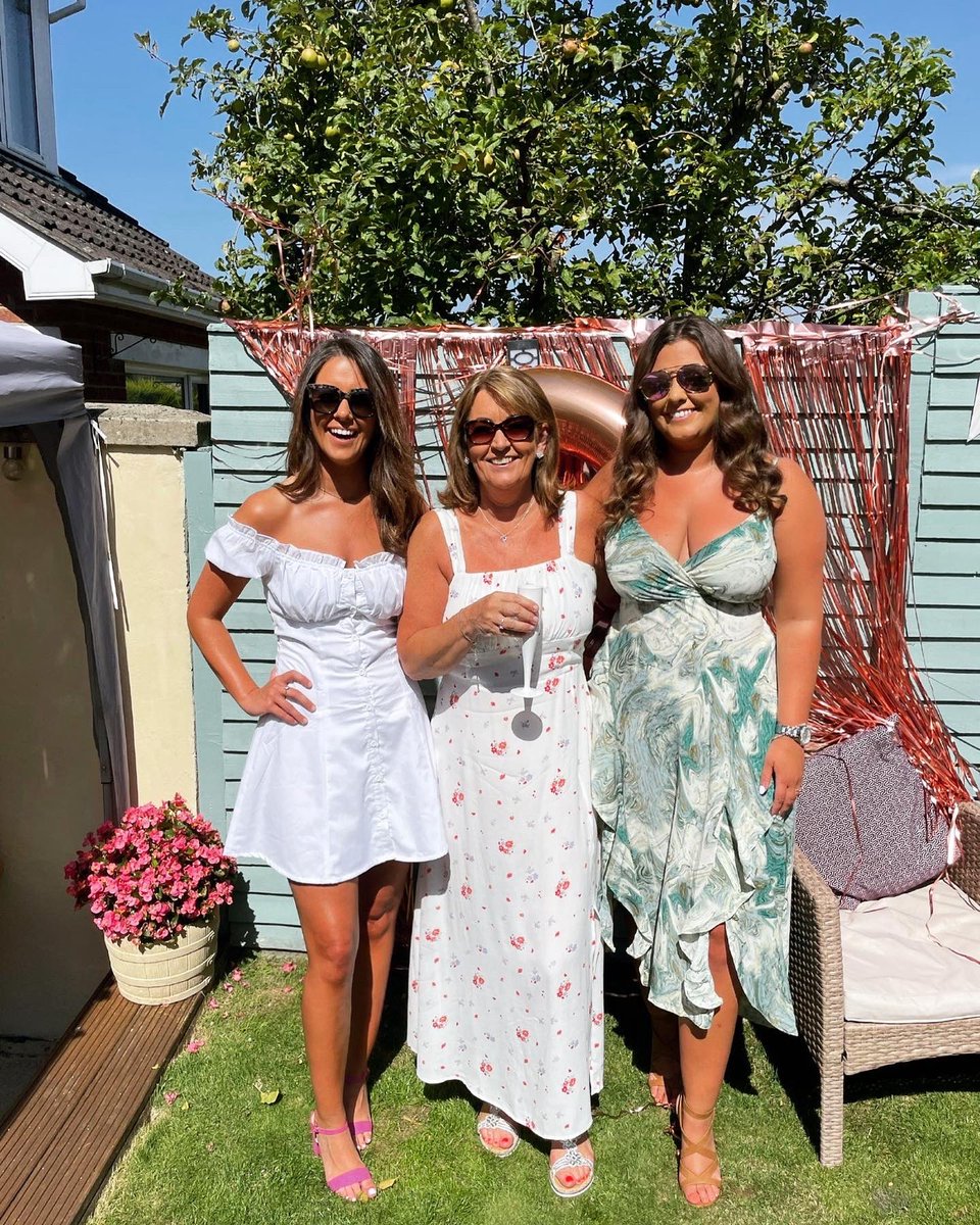 rbell596's tweet photo. Happy Birthday to the best most supportive mum in the world 💕 always there when I need her!! @lyndabell62 https://t.co/xNdQxlF0Pm