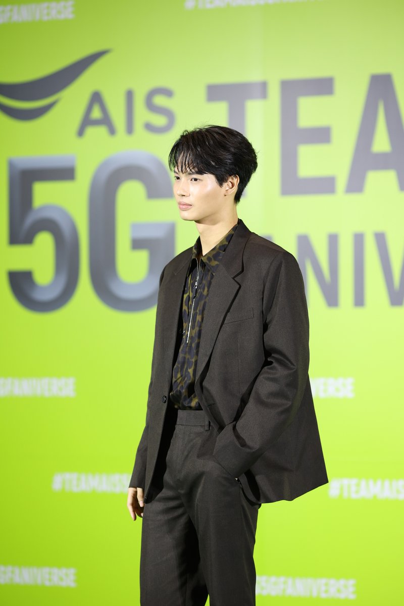 AIS_Thailand's tweet photo. ปิดท้ายด้วย #winmetawin หล่อแบบตายได้เลย หล่อจนแอดหัวใจวายมีอยู่จริง 😵💚

#TEAMAIS5GFANIVERSE
#TEAMWINwithAIS5G https://t.co/iqsv24KV9D