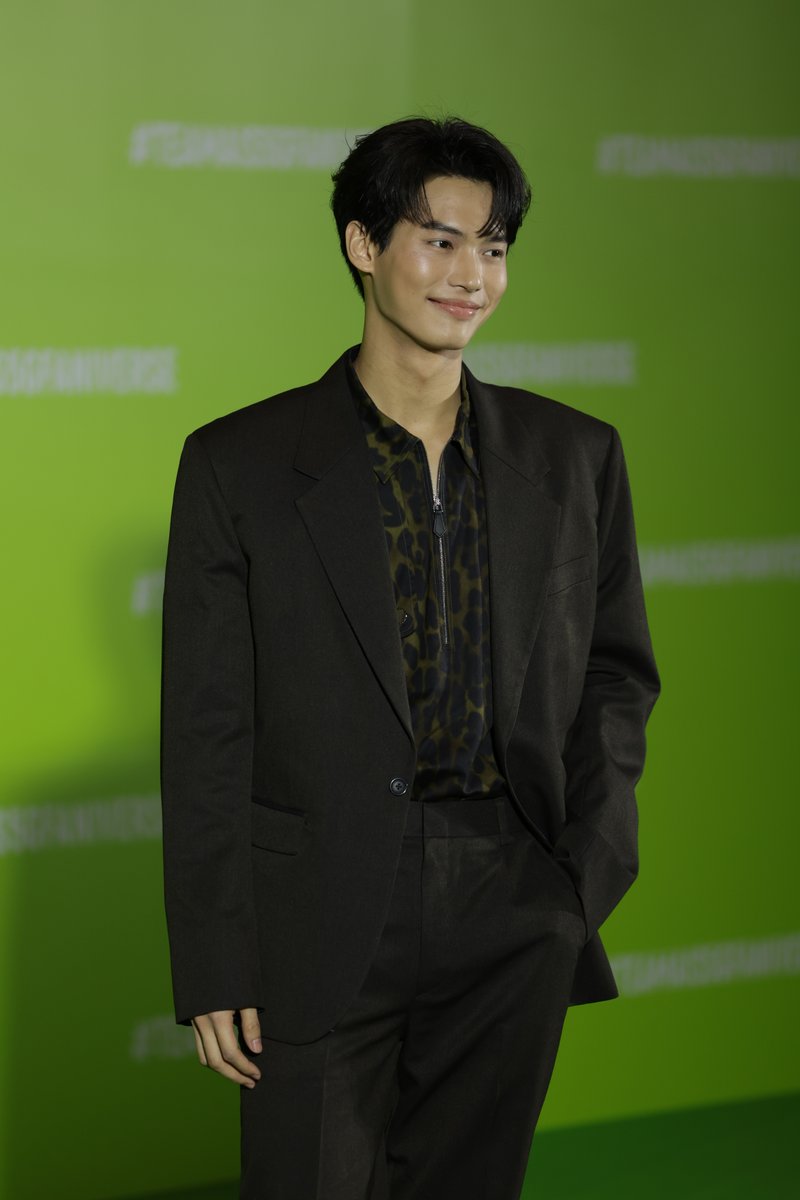 AIS_Thailand's tweet photo. ปิดท้ายด้วย #winmetawin หล่อแบบตายได้เลย หล่อจนแอดหัวใจวายมีอยู่จริง 😵💚

#TEAMAIS5GFANIVERSE
#TEAMWINwithAIS5G https://t.co/iqsv24KV9D