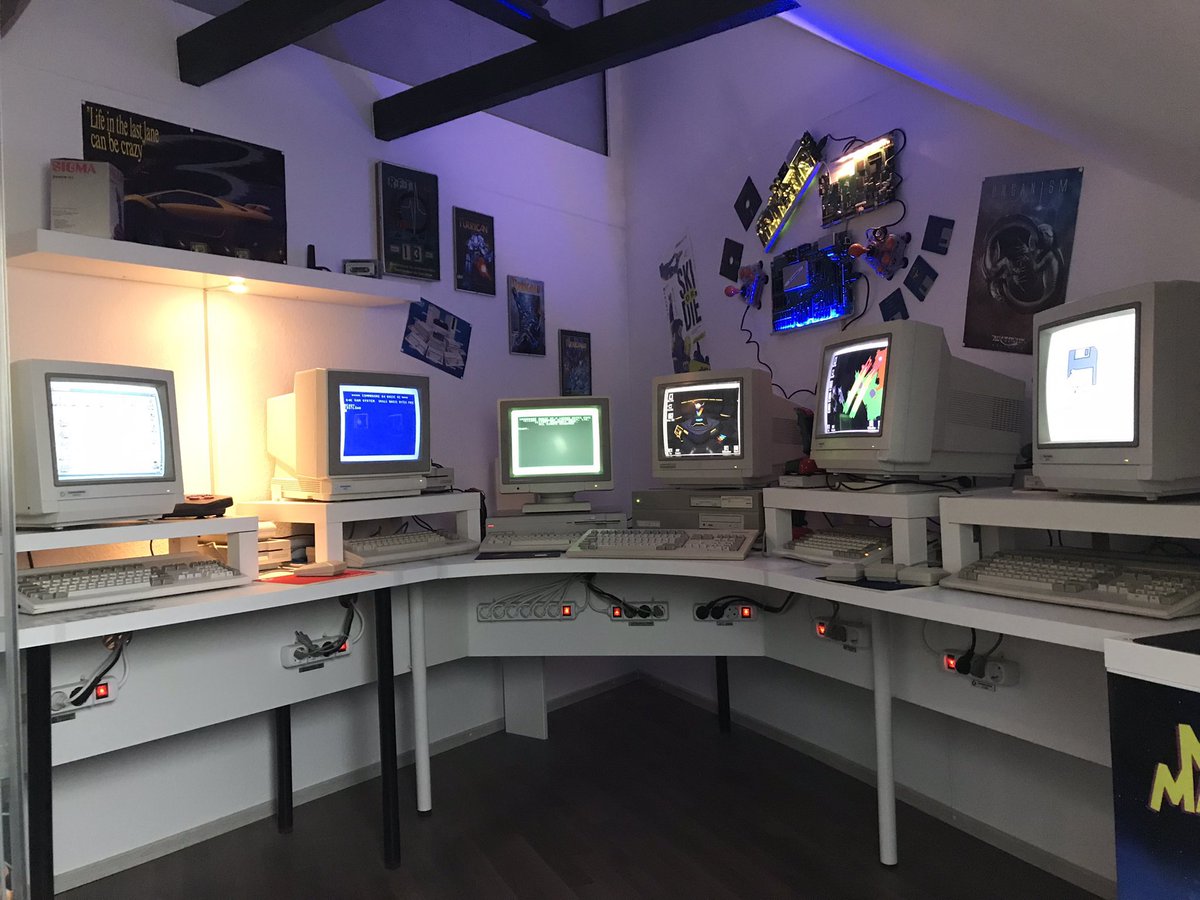 sznueni's tweet photo. @CommodoreBlog …the only answer. #retrofever #commodore #amiga 👾❤️ https://t.co/2gX2Rd5ISk