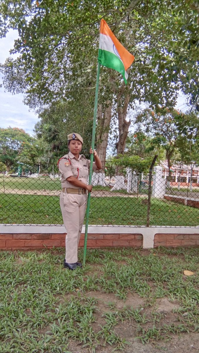 MondiraShyam's tweet photo. Mera hath me tironga #AzadiKaAmritMahotsav
#HarGharTiranga
#HarGharTirangaAssam
@PMOIndia
@HMOIndia
@MinOfCultureGoI
@CMOfficeAssam
@himantabiswa
@DGPAssamPolice
@assampolice
@commandant11th1 https://t.co/OFgntsKt4u