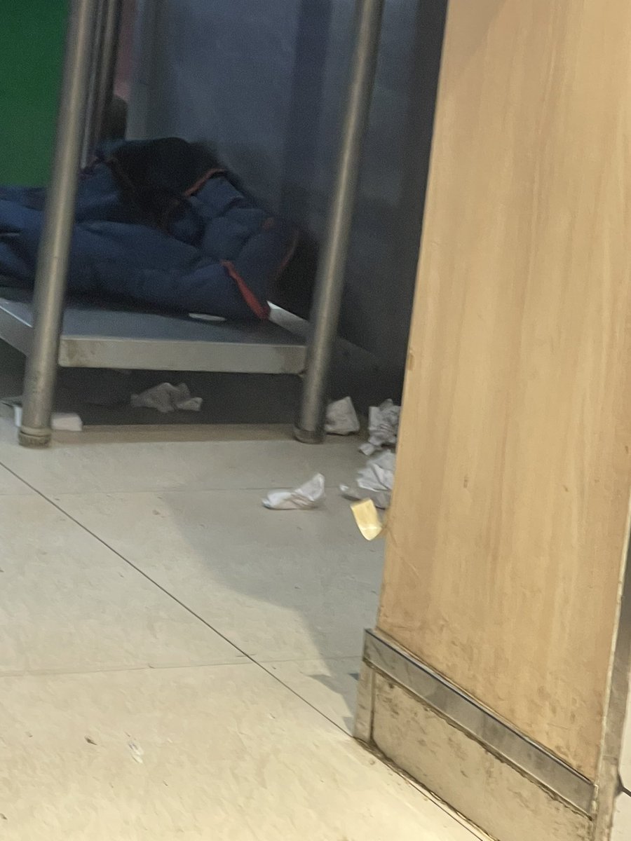 neehit's tweet photo. @dominos @dominos_india guys ssup ! Just an update of your outlet in jaipur- gopalpura bye pass. We have been treated with next level hygiene. Some pictures for your reference. Itna clean khaane ki aadat nahi hai. #dominosindia #zerohygiene #dominoskakitchen https://t.co/twkRheUg3A