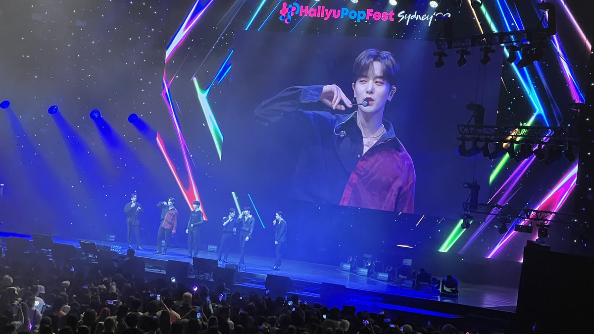 gildasings's tweet photo. #HallyuPopFestSydney2022 #OneUs 🎤👏👏👏⭐️ https://t.co/iesahnInRx