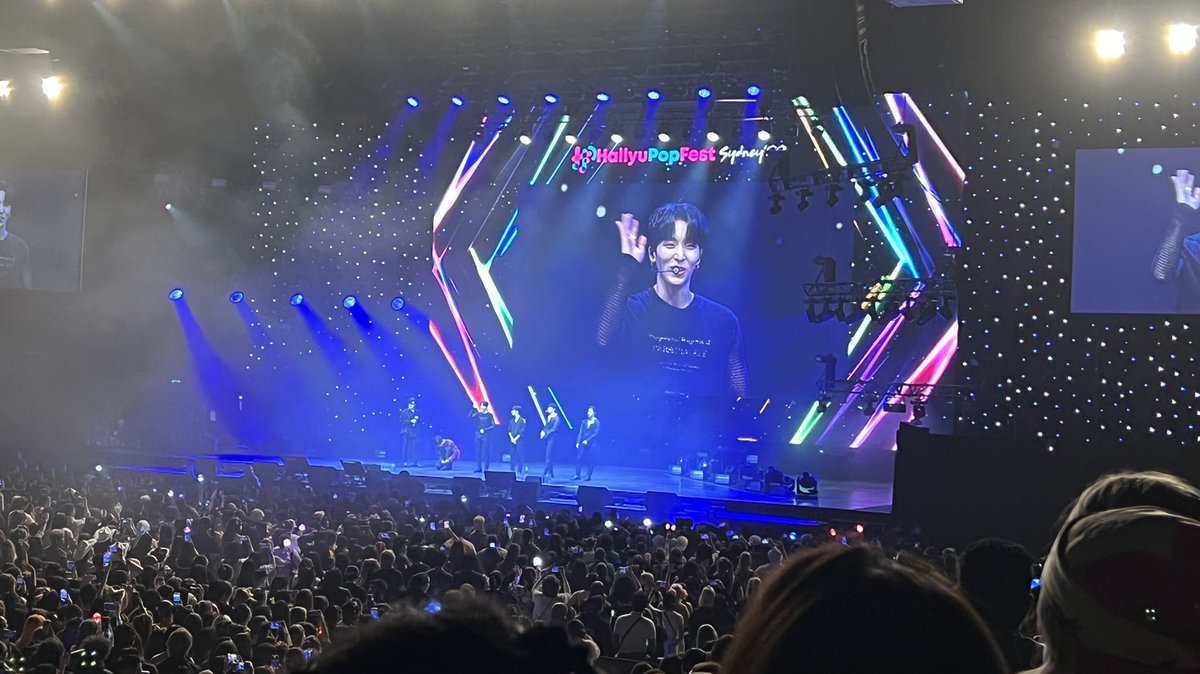 gildasings's tweet photo. #HallyuPopFestSydney2022 #OneUs 🎤👏👏👏⭐️ https://t.co/iesahnInRx