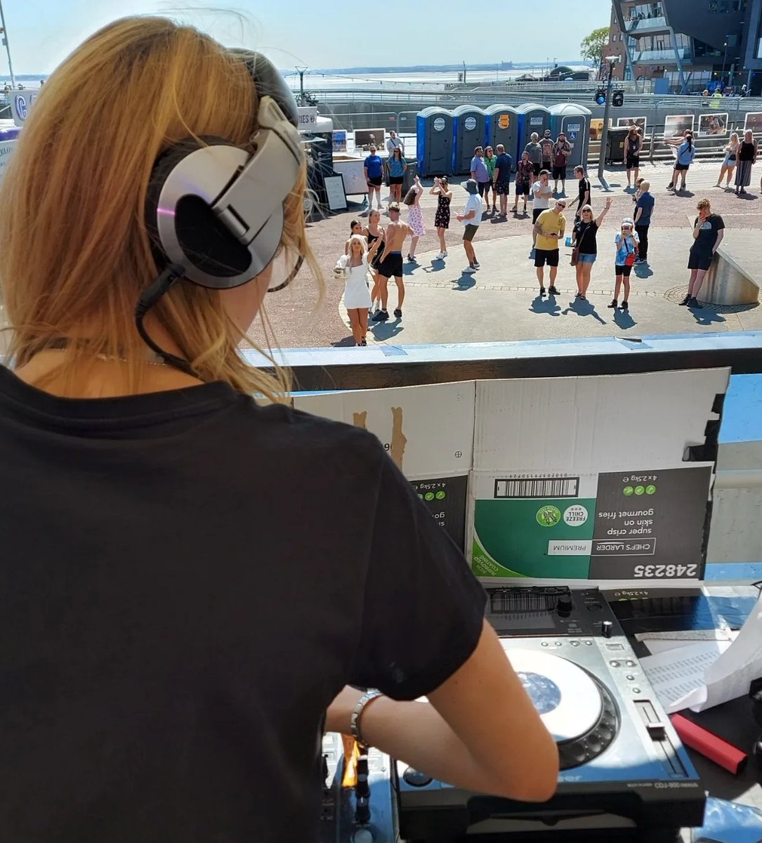 DjMethodz's tweet photo. DJ Collo was one of the Methodz DJs performing at the Humber Street Sesh yesterday #YoungWomenDJs #Underepresented #AddressTheIssue https://t.co/p9wC7BhMlz
