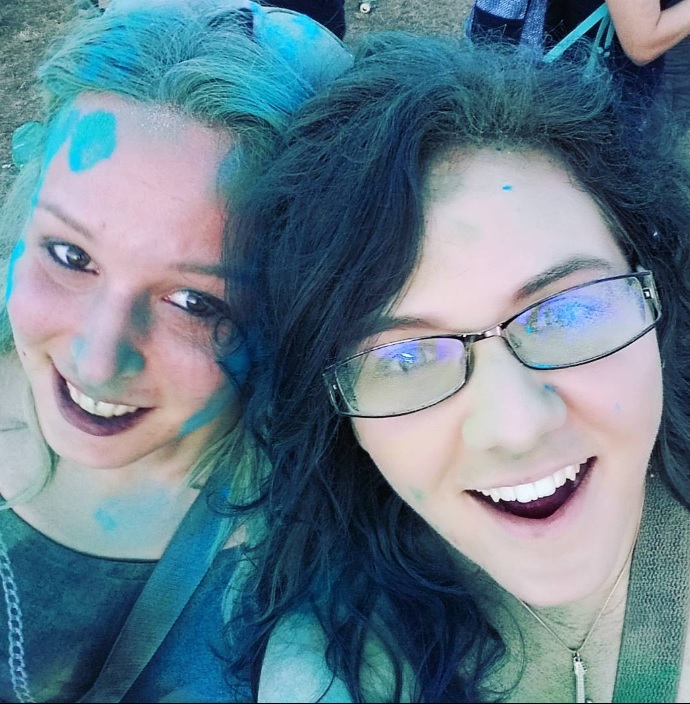 pappdorawrites's tweet photo. Egyszer jártam Szigeten, ez lett a vége. Jó volt így metrózni. Voltam én is fiatal és bolond, jó? #Sziget2016 https://t.co/YTtI8SvnA7