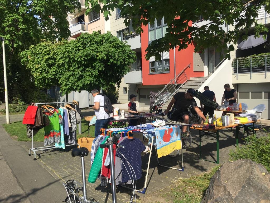 DanielaKinkel's tweet photo. Das wird gut! 
Unsere Hausgemeinschaft ist beim nächsten Hofflohmarkt am 25.9. am Bröltalbahnweg 1 in Beuel auch wieder dabei. Macht doch auch mit: https://t.co/jmwcum0Z3l Wir freuen uns auf den #bohoflo! https://t.co/1niYDbb71T